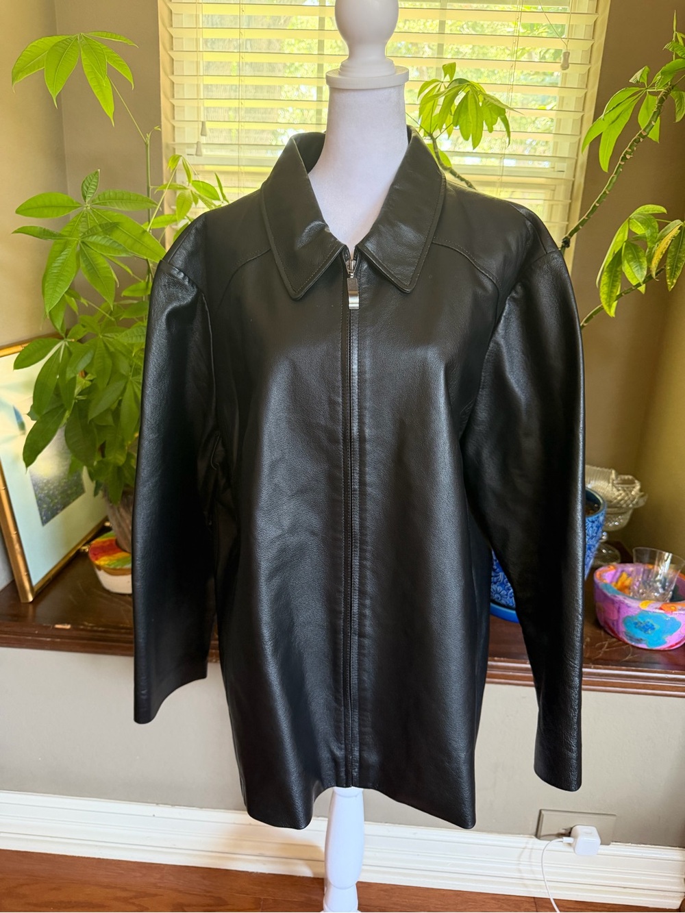 Tribeca Studio Women's Black Leather Zip-Front Jacket - Picture 2 of 8